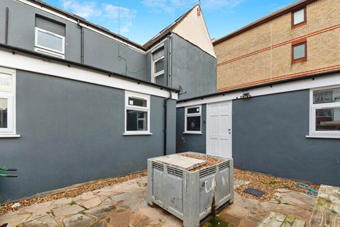 1 Bedroom Flat To Rent In Rosemary Road, CO15