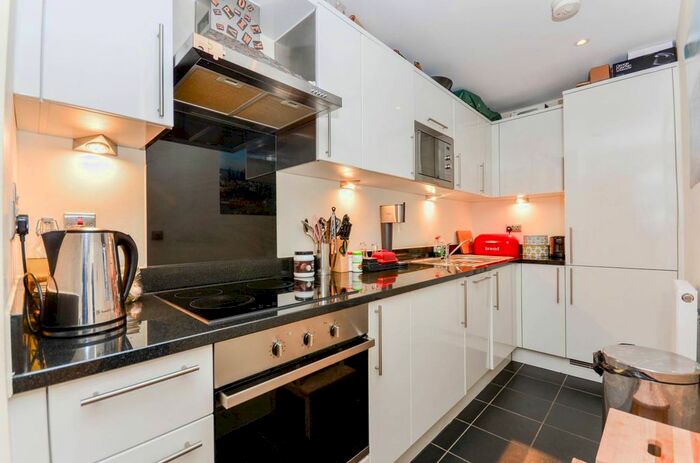 1 Bedroom Flat To Rent In Printers Road, Stockwell, London, SW9