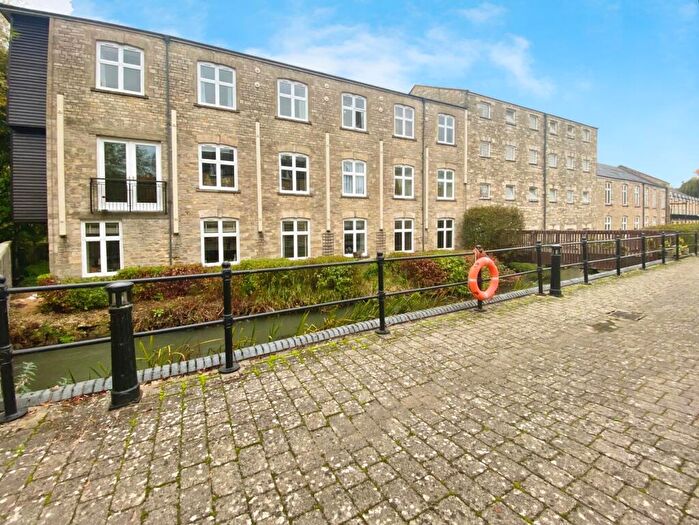 2 Bedroom Apartment To Rent In Woodford Mill, Witney, Oxfordshire, OX28