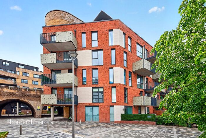 2 Bedroom Flat For Sale In Danson Mews, London, SE17