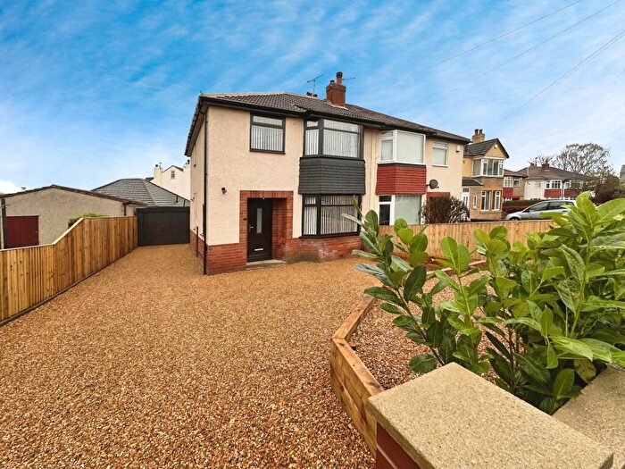 3 Bedroom Semi Detached House For Sale In The Haven, Leeds, LS15