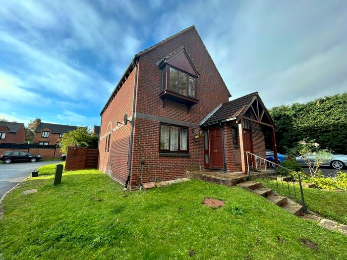 2 Bedroom Maisonette To Rent In Top Common, Warfield, Bracknell, Berkshire, RG42