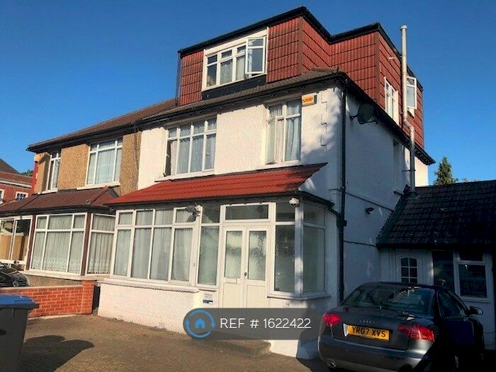 6 Bedroom Semi-Detached House To Rent In Caversham Avenue, London, N13