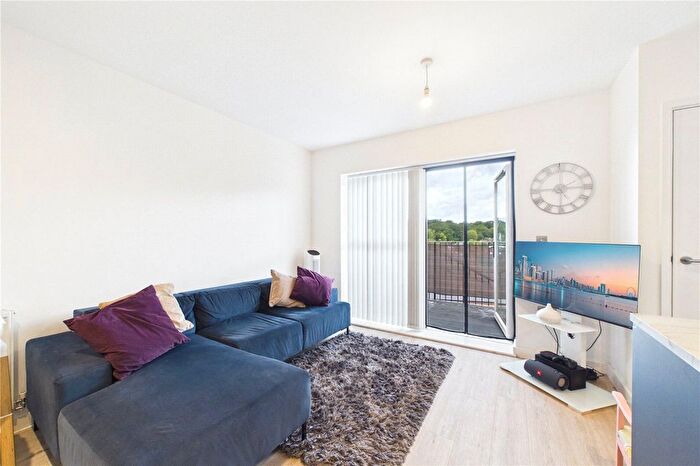 1 Bedroom Flat For Sale In Chalkhill Apartments, Russell Hill, Purley, CR8