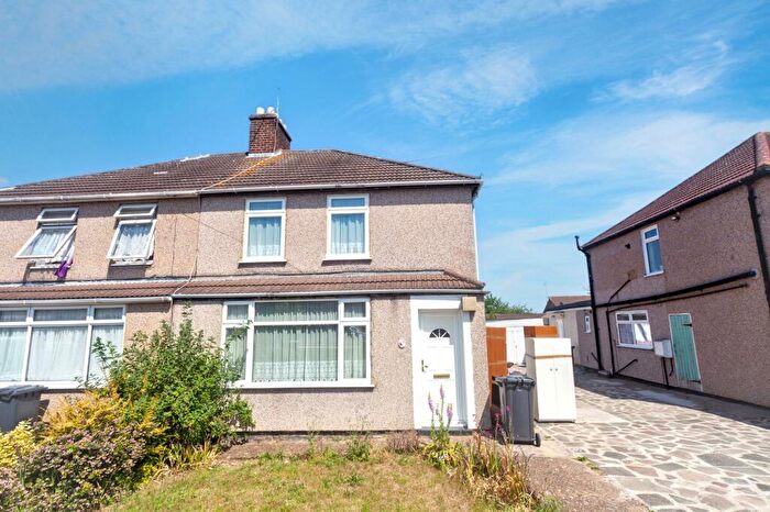 3 Bedroom Semi Detached House For Sale In Myrtle Road, Dartford, Kent, DA1