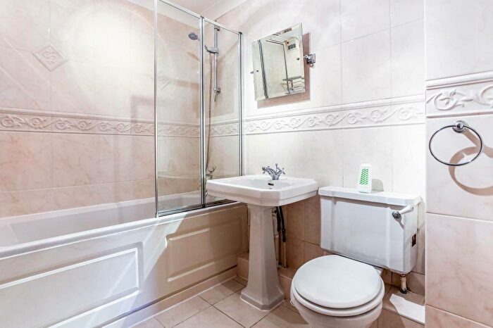 2 Bedroom Apartment For Sale In Sunning House, Sunninghill, SL5