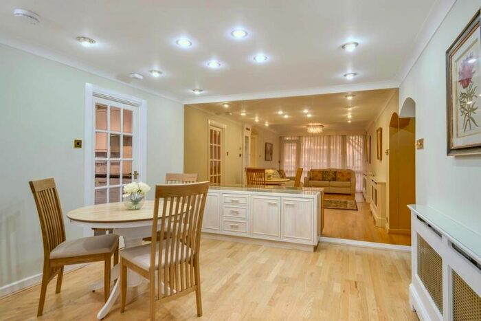 2 Bedroom Flat To Rent In Shepherds Hill, Highgate, N6