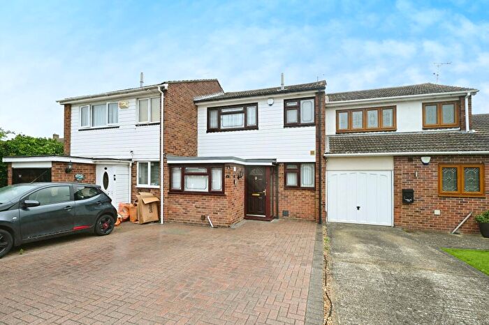 3 Bedroom Terraced House For Sale In Greenacres Close, Rainham, Essex, RM13