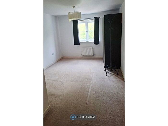 2 Bedroom Flat To Rent In Blake Court, Watford, WD24