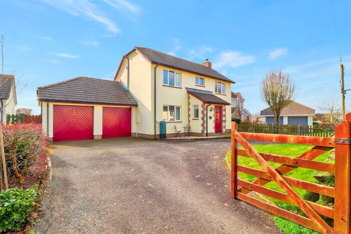 4 Bedroom Detached House For Sale In Roborough, Winkleigh, EX19