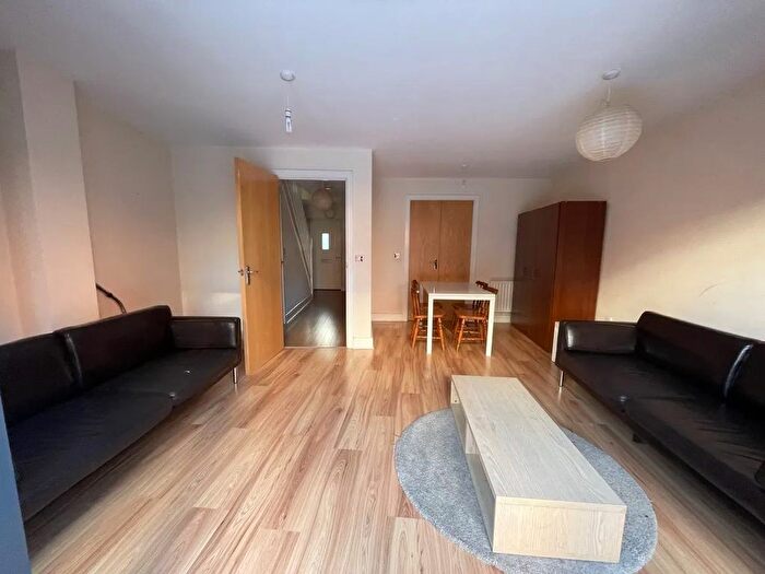 4 Bedroom Terraced House To Rent In Dumbarton Road, London, SW2