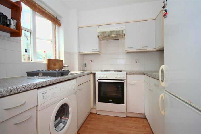 2 Bedroom Flat For Sale In Curtis Drive, London, W3