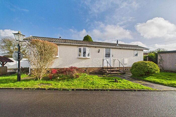 2 Bedroom Park Home For Sale In Cudworth Park, Burnt Oak Lane, RH5