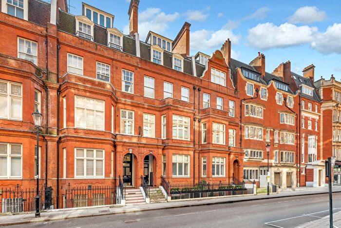 3 Bedroom Flat For Sale In Hans Road, London, SW3