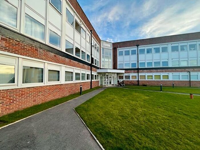 3 Bedroom Apartment To Rent In Clent View House, Goodrich Mews, DY3