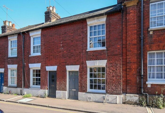 2 Bedroom Property To Rent In Ravens Lane, Berkhamsted, HP4