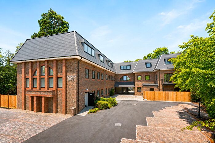 3 Bedroom Flat For Sale In Crown Gate, Church Road, KT10