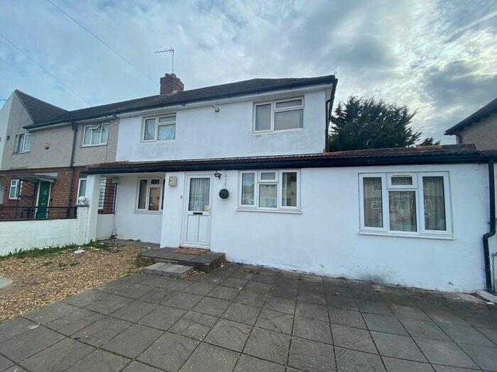 4 Bedroom Semi-Detached House To Rent In West Road, West Drayton, UB7