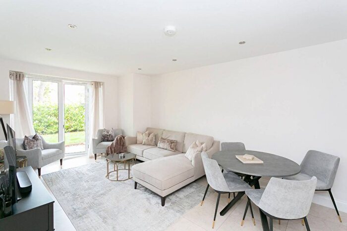 2 Bedroom Flat To Rent In Eton House, Bushey, WD23