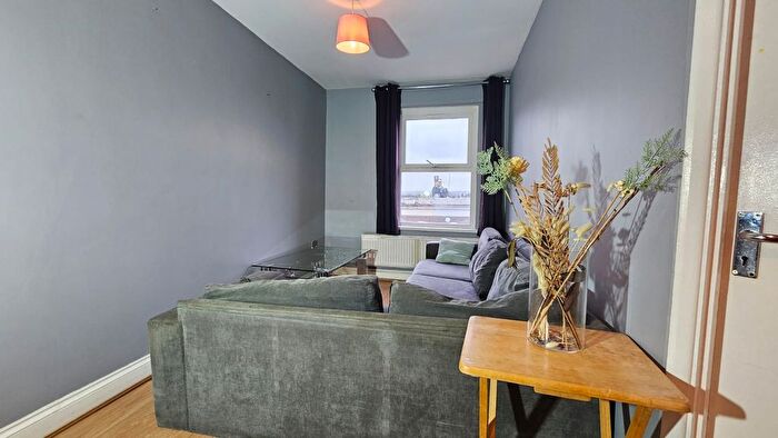 1 Bedroom Flat To Rent In George Lane, London, E18