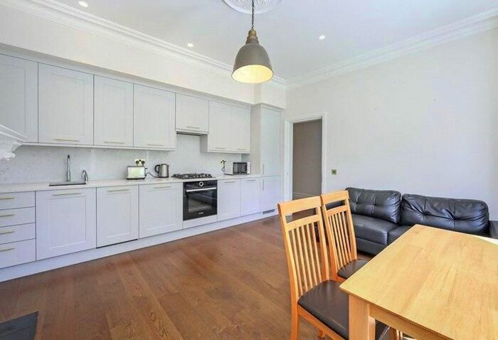 2 Bedroom Flat To Rent In The Grove, London, W5