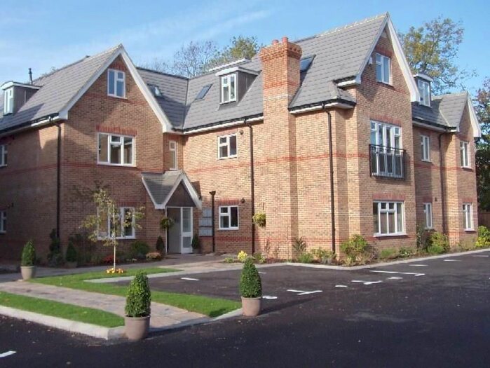 2 Bedroom Flat To Rent In Shoppenhangers Road, Maidenhead, SL6