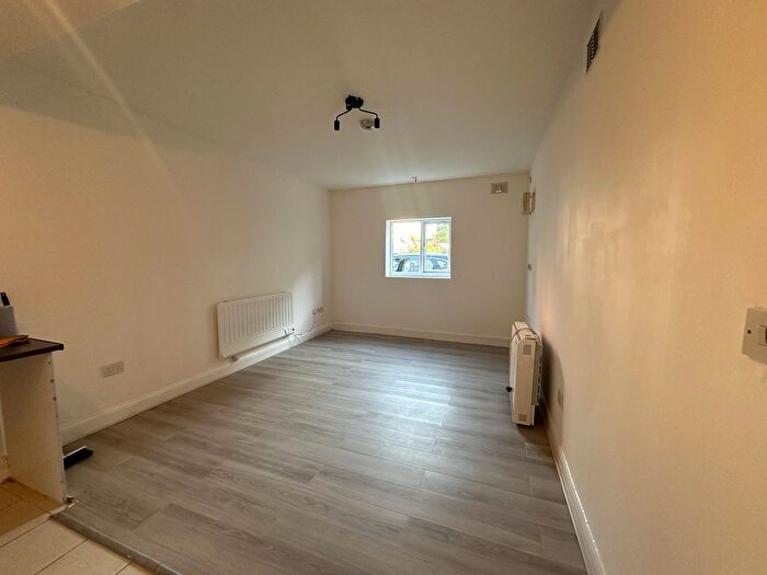 Studio To Rent In Portland Road, London, SE25