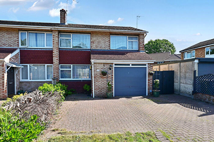 3 Bedroom Semi-Detached House For Sale In The Glebe, Blackwater, Camberley, GU17
