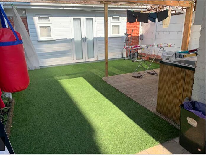 Studio To Rent In Kingsley Road, Hounslow, TW3