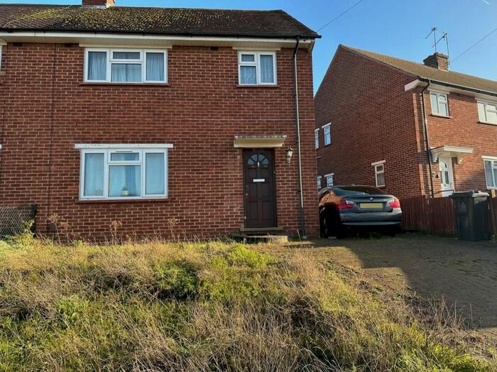 3 Bedroom Semi-Detached House To Rent In Maidenhead, Berkshire, SL6