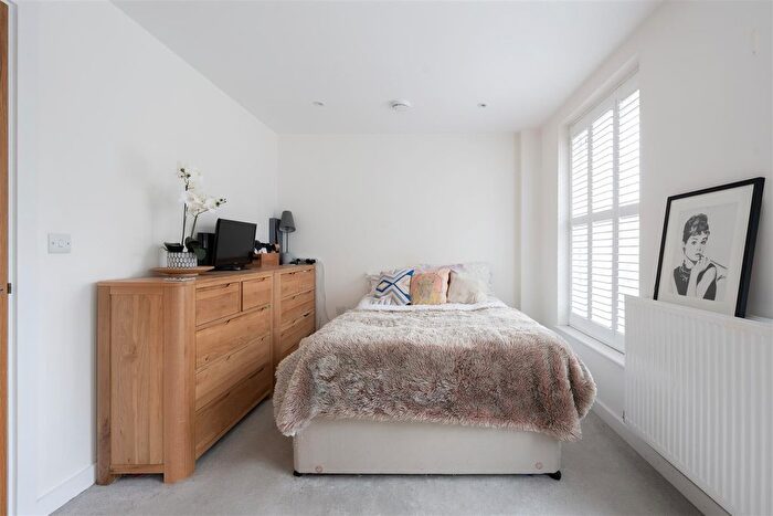 1 Bedroom Flat For Sale In Dalston Lane, London, E8