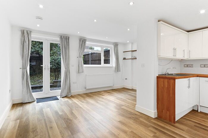 1 Bedroom Flat To Rent In Portland Terrace, Harvey Rd, Town Centre, Guildford, GU1