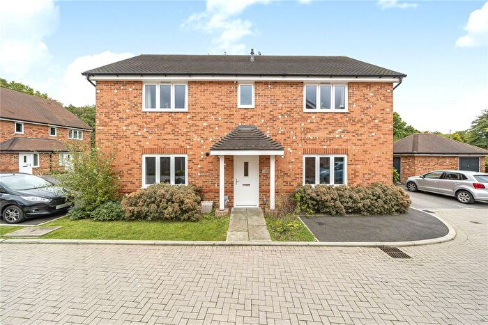 2 Bedroom Maisonette For Sale In West End, Woking, Surrey, GU24