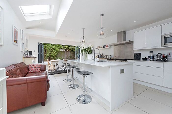 5 Bedroom End Of Terrace House To Rent In Mandrake Road, SW17