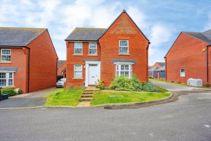 4 Bedroom House To Rent In Grayling Grove, Hemel Hempstead, HP2