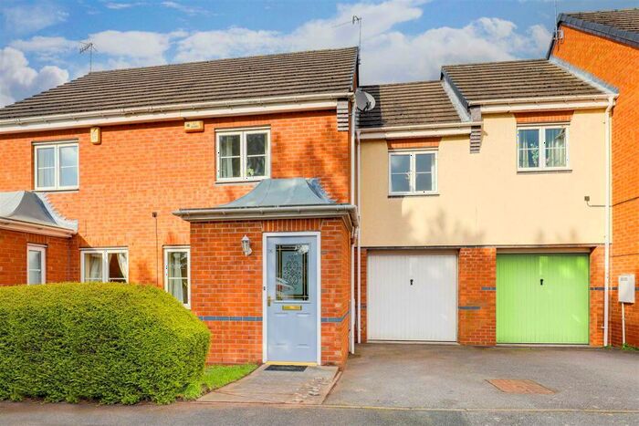 3 Bedroom Town House To Rent In Emperor Close, Carrington, Nottinghamshire, NG5