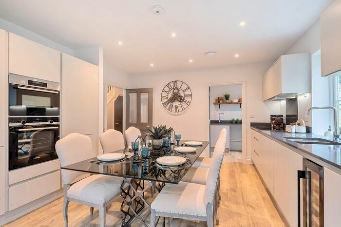 4 Bedroom End Of Terrace House For Sale In Kings Drive, Midhurst, GU29