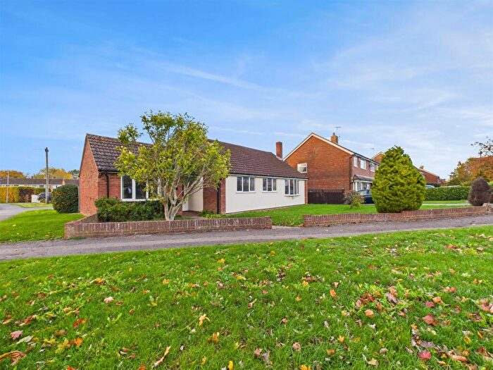 4 Bedroom Detached Bungalow For Sale In Bedgrove, Aylesbury, Buckinghamshire, HP21