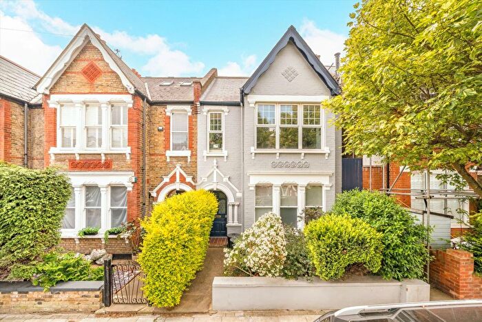 2 Bedroom Flat To Rent In Pendle Road, Furzedown, SW16