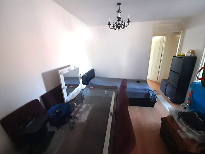 1 Bedroom Land To Rent In Ramulis Drive, Hayes, UB4