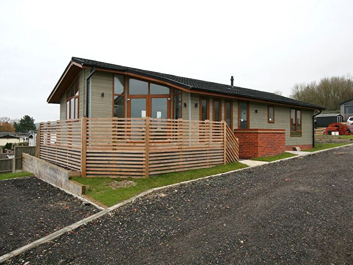 2 Bedroom Mobile/park Home For Sale In Yew Tree Park Homes, Ashford, TN27