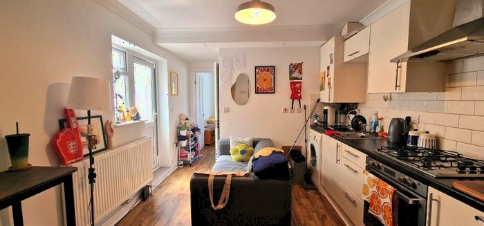 1 Bedroom Flat To Rent In Hoe Street, London, E17