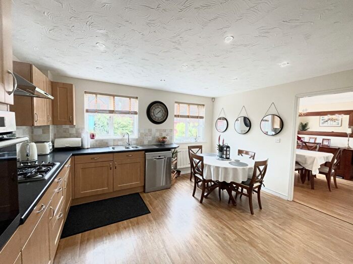 4 Bedroom Detached House For Sale In Soane Close, Wellingborough, Northamptonshire, NN8