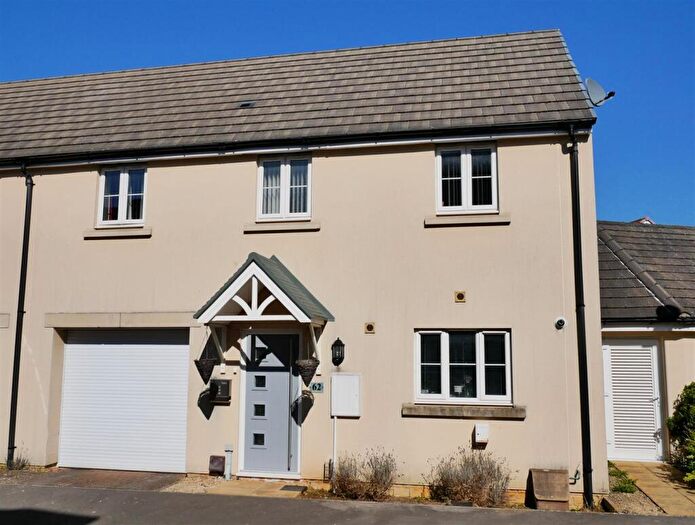 3 Bedroom Semi-Detached House For Sale In Station Road, Calne, SN11
