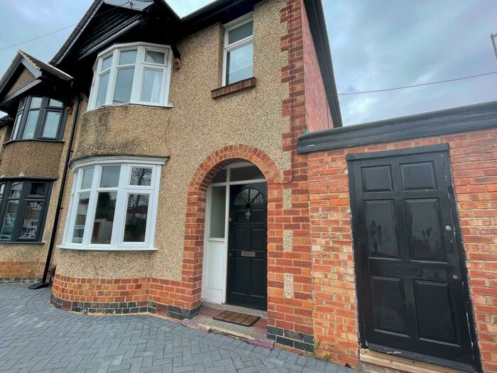 3 Bedroom Semi-Detached House To Rent In Botley, Oxford, OX2