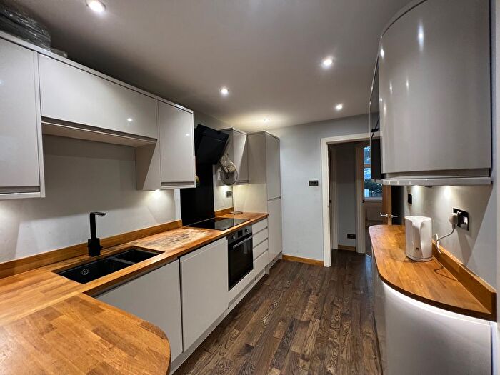 2 Bedroom Flat To Rent In Higher Woodfield Road, Torquay, TQ1