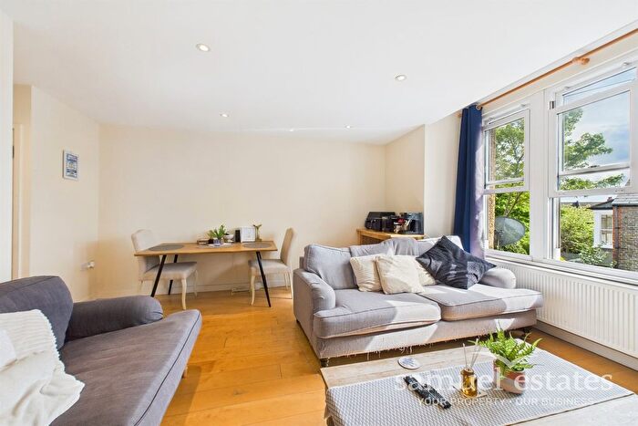 2 Bedroom Flat To Rent In Gleneldon Road, Streatham, SW16