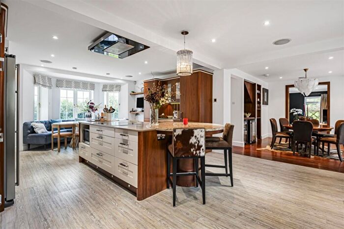 5 Bedroom Detached House For Sale In Southend Near Henley-On-Thames, RG9