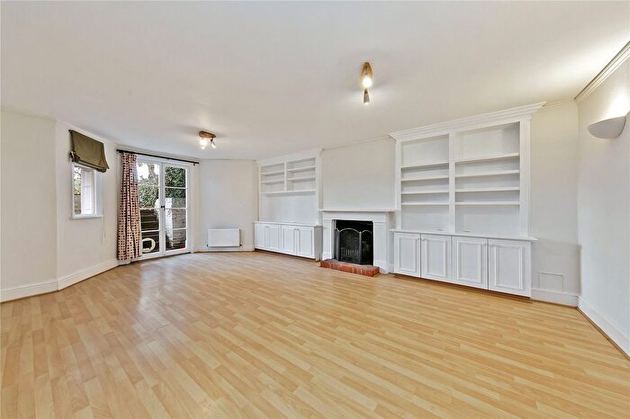 2 Bedroom Flat For Sale In Cambridge Park, Twickenham, TW1
