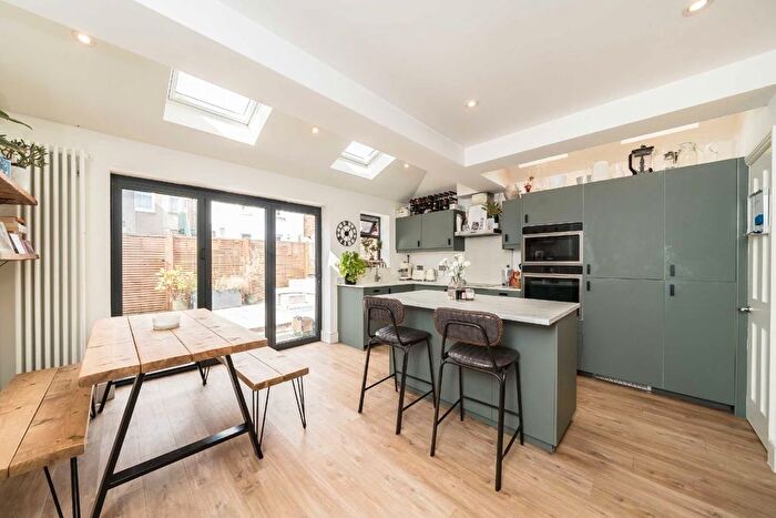 2 Bedroom Maisonette To Rent In Tynemouth Road, Tooting, CR4